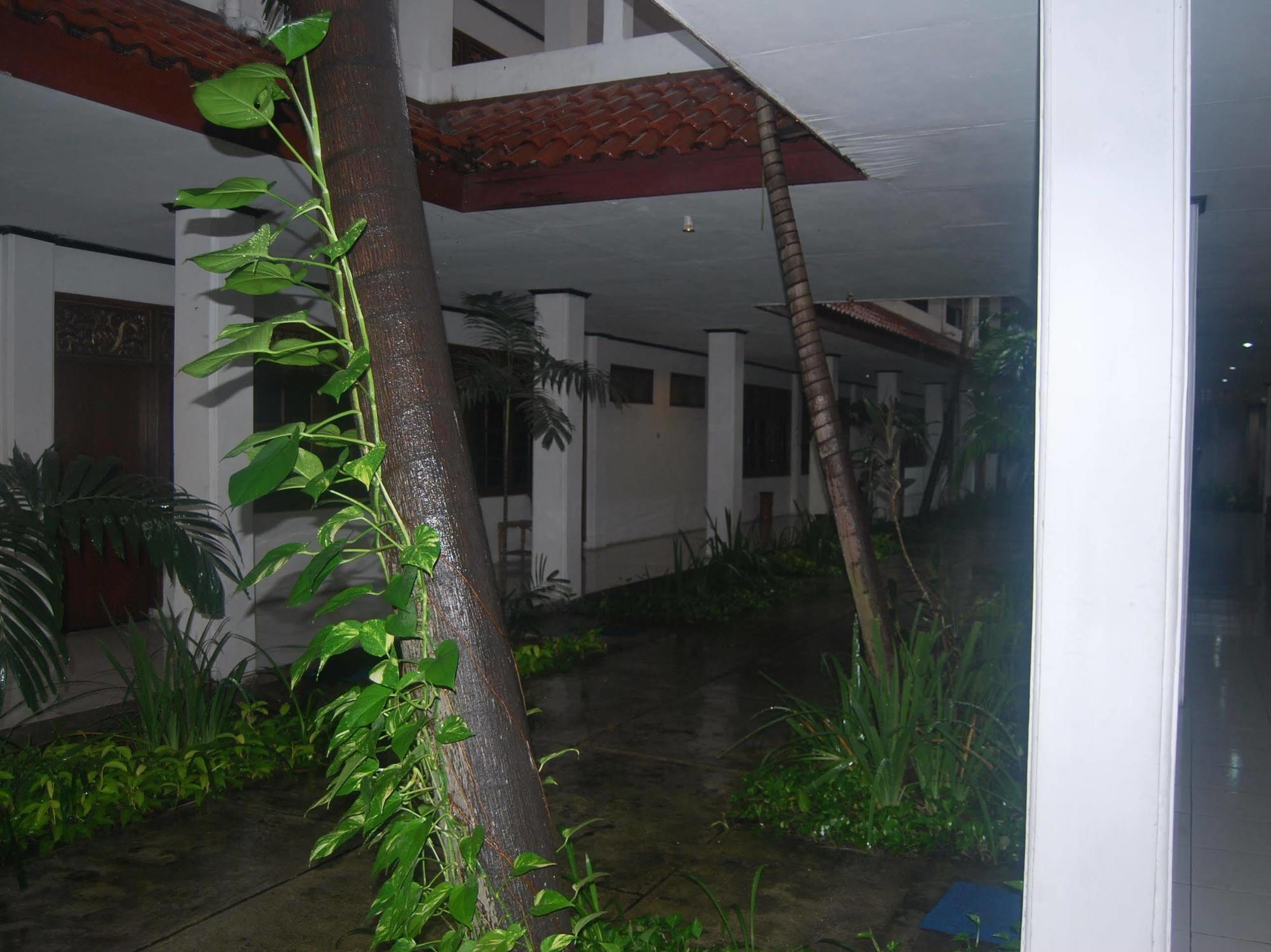 Sadinah Sahid Josodipuro Hotel Colomadu Экстерьер фото